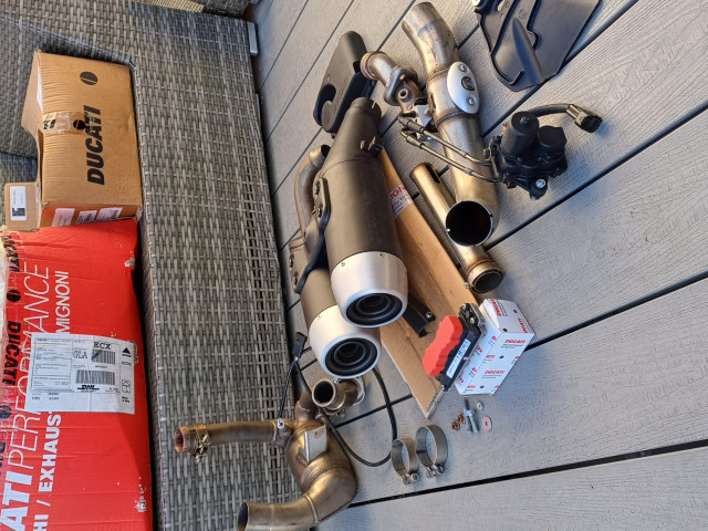 Hypermotard 1100S (07/08) Original Exhausts - Unused 8