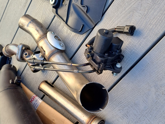 Hypermotard 1100S (07/08) Original Exhausts - Unused 4