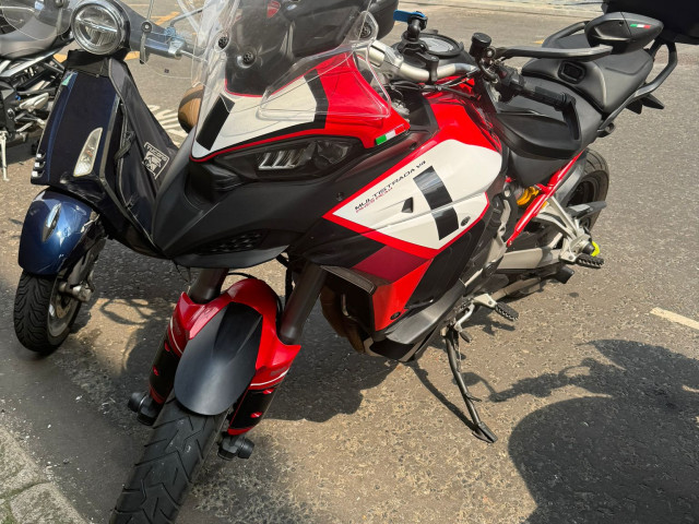 Ducati Multistrada V4s travel & radar 1