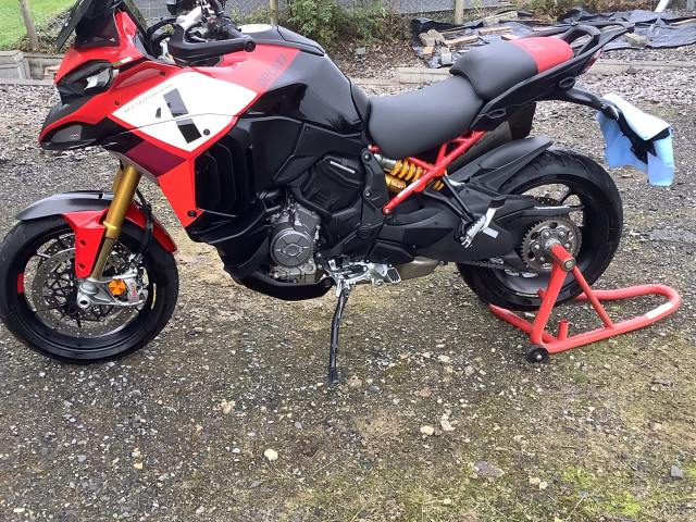 Ducati V4 Multistrada PIKE PEAK 1