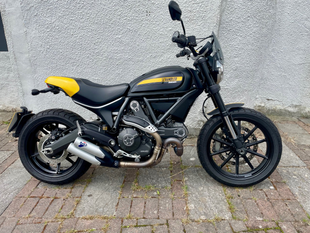 2016 DUCATI SCRAMBLER 800 FULL THROTTLE - Only 1848 Miles 0