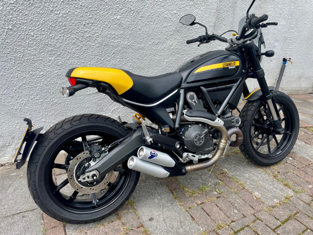 2016 DUCATI SCRAMBLER 800 FULL THROTTLE - Only 1848 Miles 1