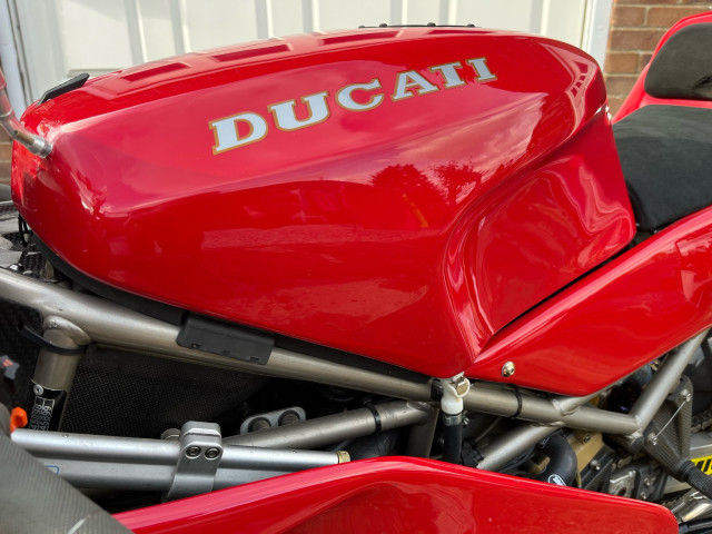 Ducati 888 SP5+ loads of extras/parts/Mags 7