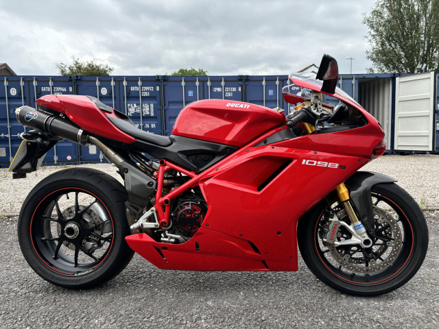 Ducati 1098s  1