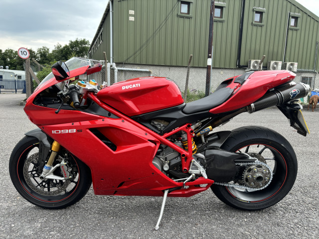 Ducati 1098s  0