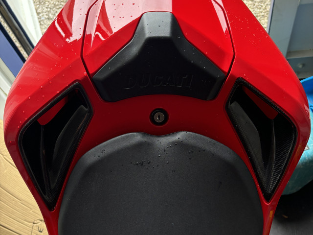 Ducati 1098s  10