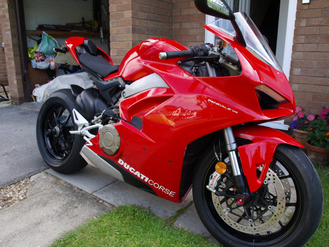 2019 DUCATI PANIGALE V4 1